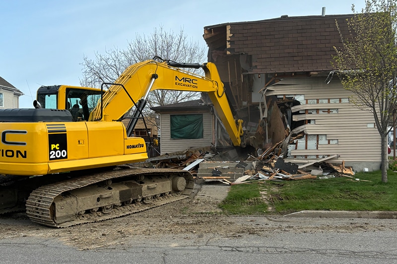 Démolition de bâtiment.
