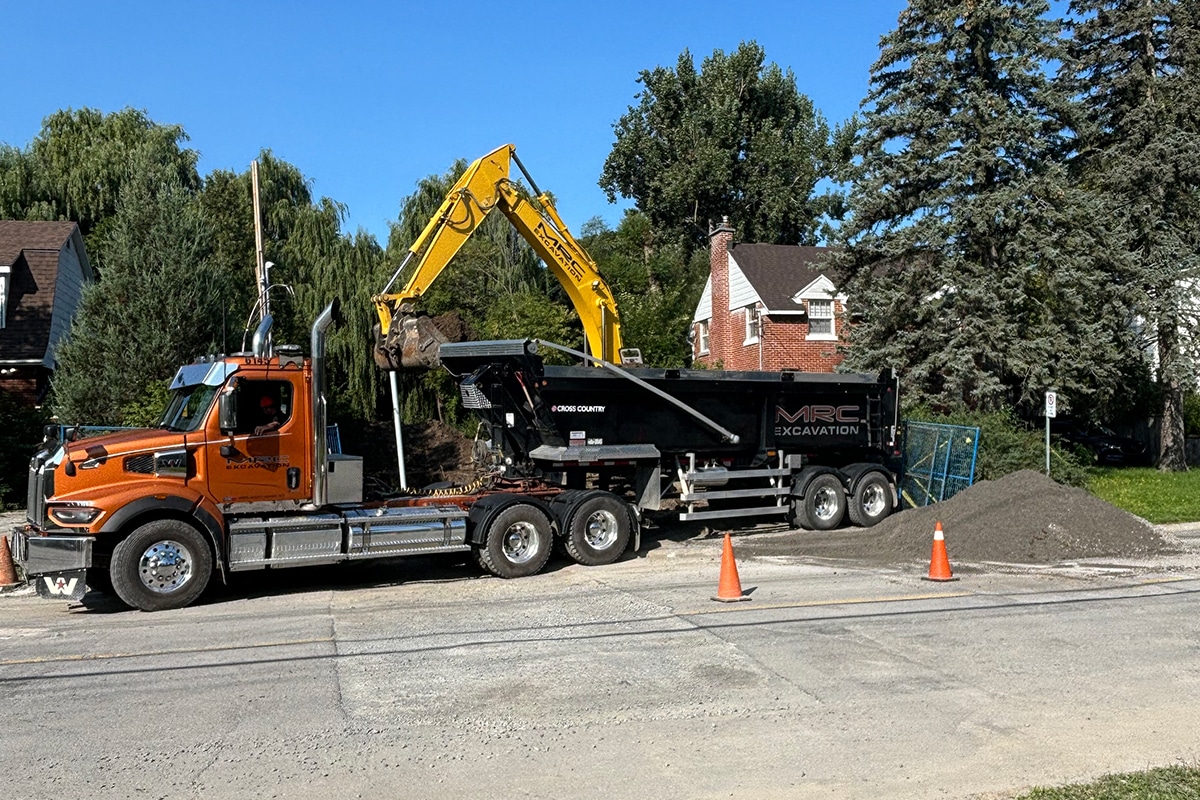 Vente et transport de terre, gravier et sable à Terrebonne.